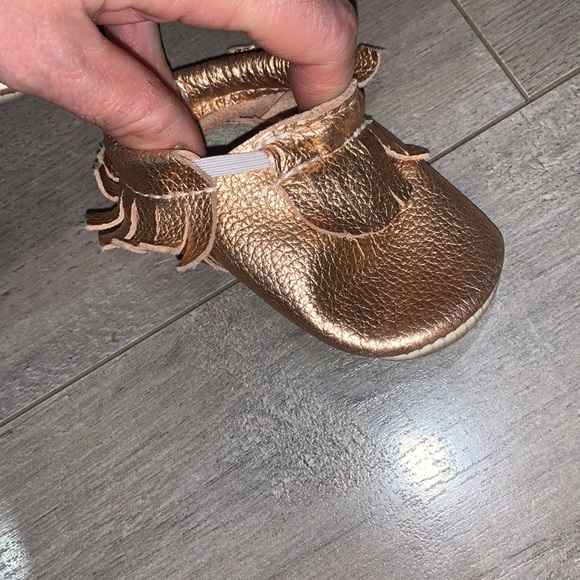 MiniMoc Baby Pink Metallic Leather Moccasin Shoes 2 - Picture 4 of 7
